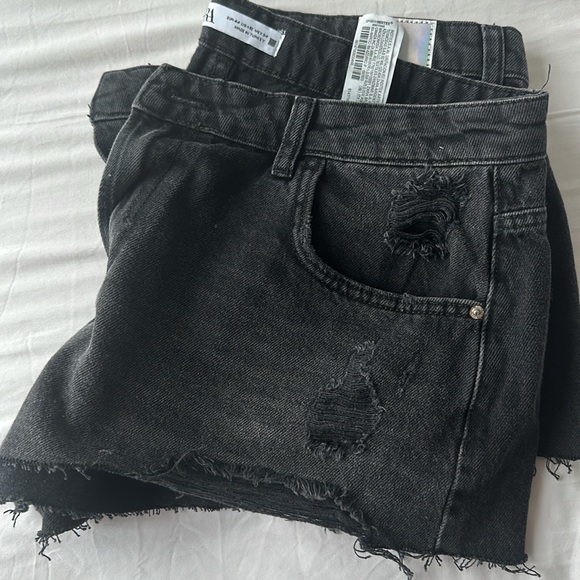 LOW RISE RIPPED DENIM SHORTS - Picture 5 of 7